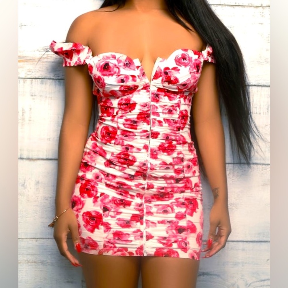White Floral Ruched Bodycon Dress Medium NWT